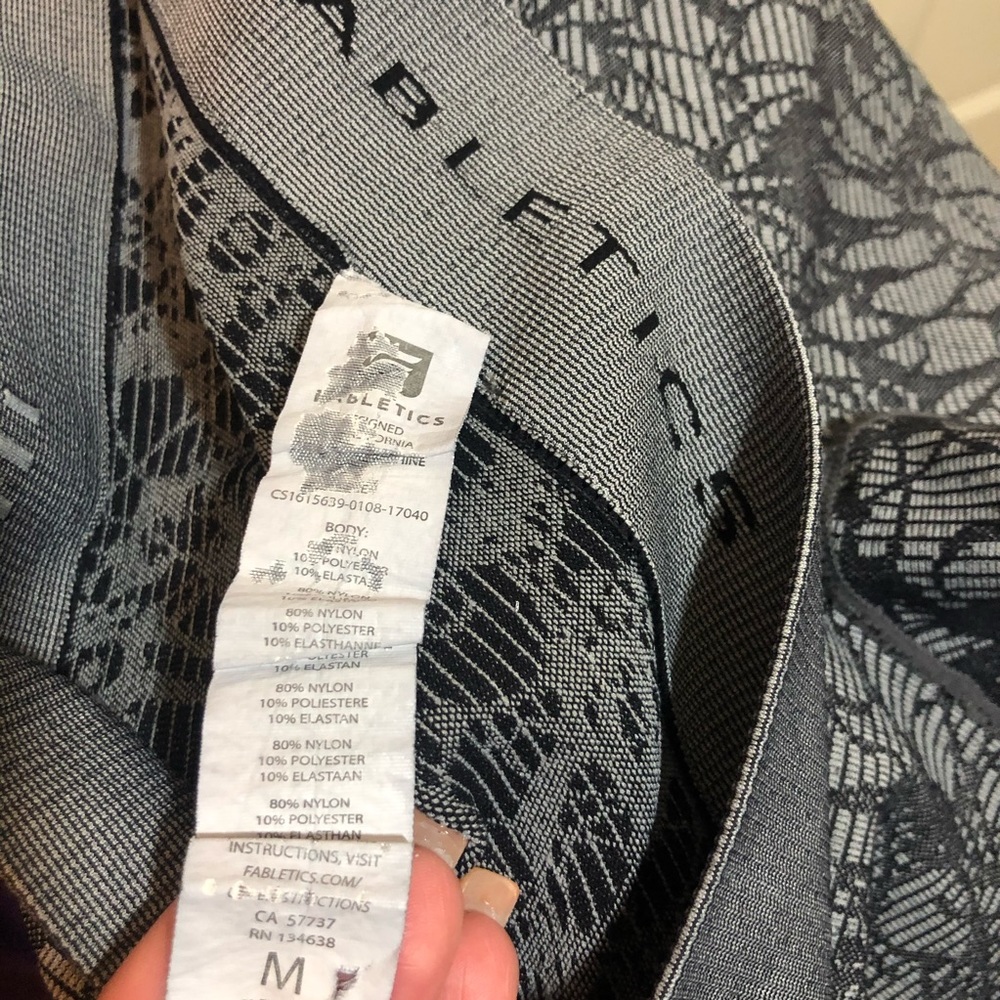 Fabletics Sebastian Seamless Crops Gray Black - image 4